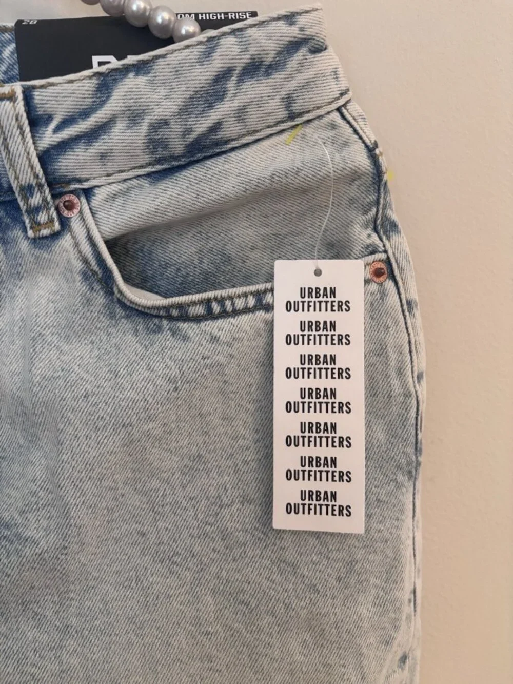 NWT BDG Urban Outfitters Size 28 Mom High-Rise Light Wash Jeans